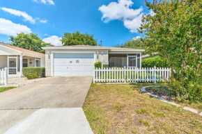 Sunny Home in The Villages with Lanai and Pool Access!